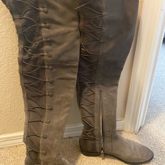 Women Gray Suede HighTop Boots Sz 8 - Picture 1 of 3